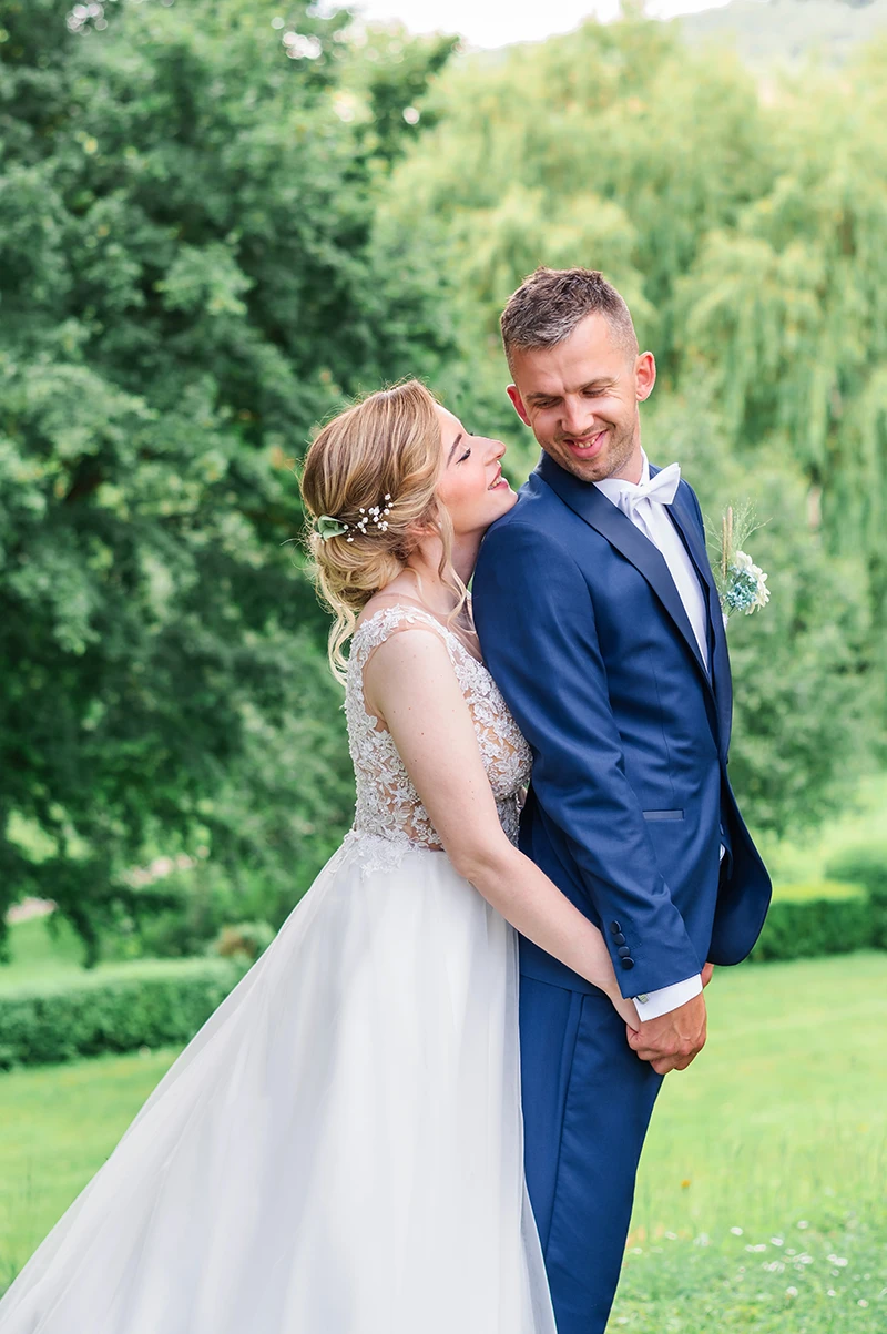 hravé svadobné portréty v prírode pri Kaštieli Péchy Hermanovce