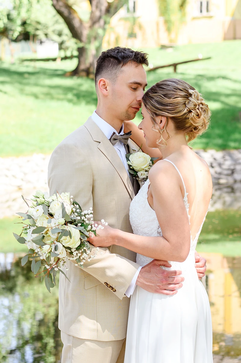 romantické svadobné fotenie pri jazierku Kaštieľ Petrovany