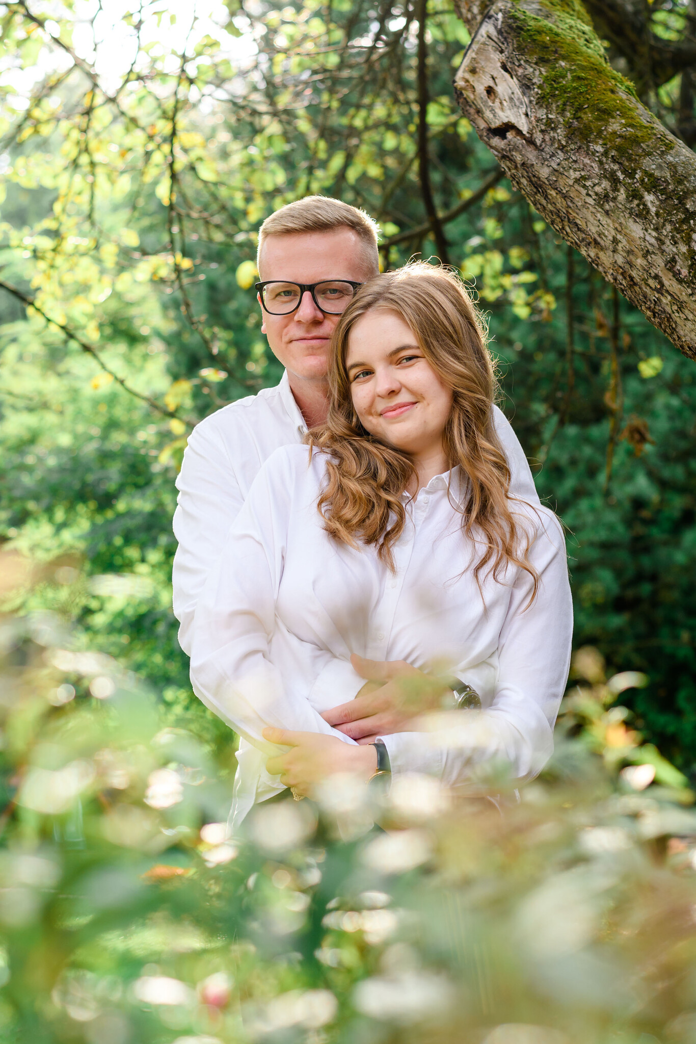 rande fotenie Prešov v prírode – jemné svetlo a portrét páru