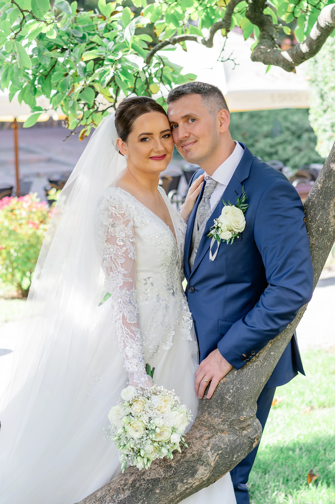 svadobné portréty Prešov park nevesta s kyticou